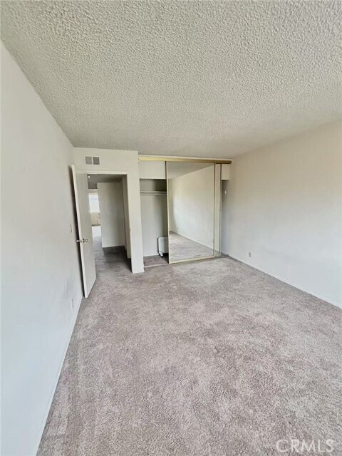 Building Photo - 922 W Duarte Rd