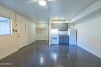 Building Photo - 601 N 6th Ave