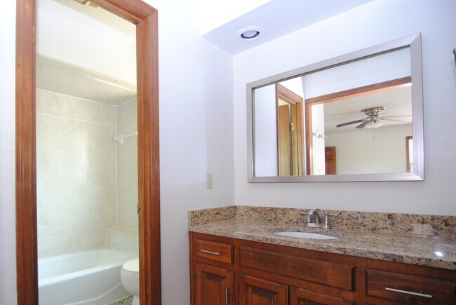 Building Photo - Spacious Rental in Sherwood