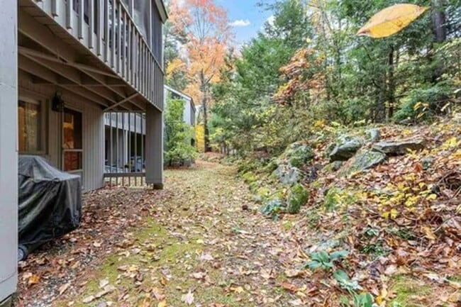 Building Photo - Large 2 Bed/2.5 Bath Condo | Private Back Deck | Washer and Dryer and More!