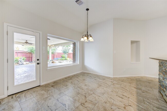 Building Photo - 15831 Laurel Cove