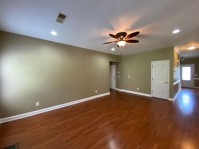 Building Photo - 115 N Field Dr