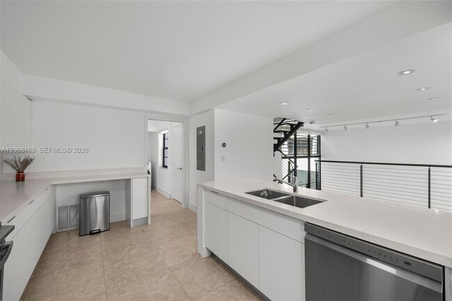 Building Photo - 225 E Enid Dr