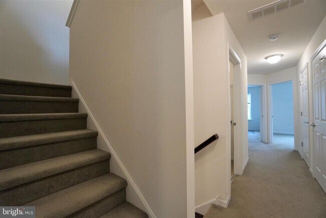 Building Photo - 1013 Chapman Cir