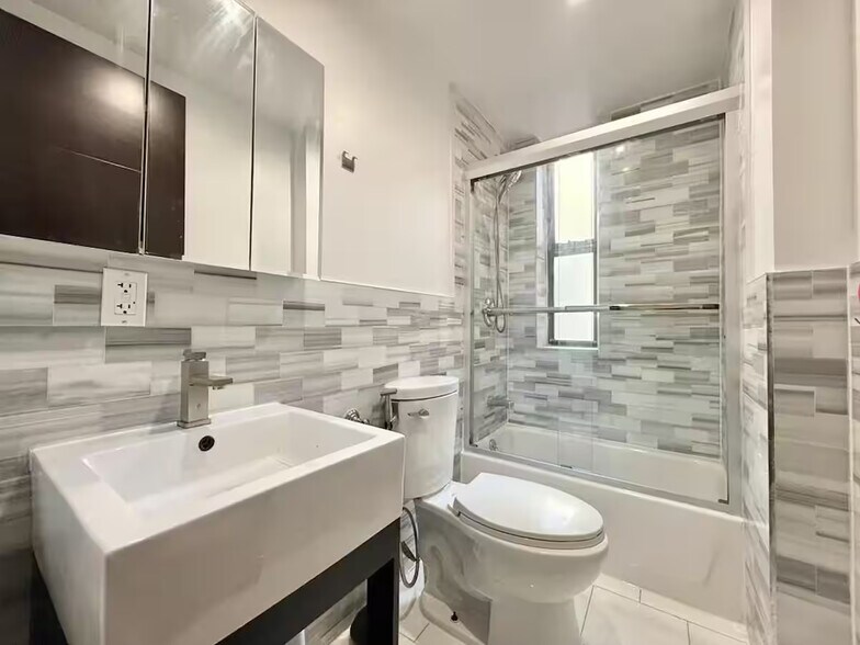 Primary Photo - Nice room in a good neighborhood