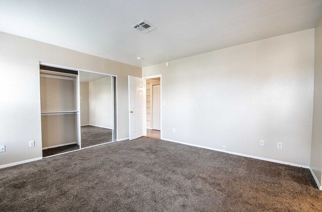 Building Photo - Great 2 Bedroom Condo