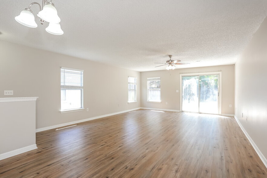 Building Photo - 7910 Cherry Blossom Dr S
