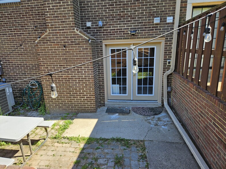 Building Photo - 630 N Armistead St