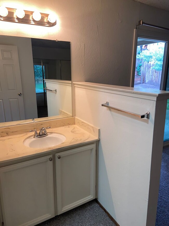 Building Photo - Super clean! 3 Bdrm, 2 Bath near Greenback & Trajan