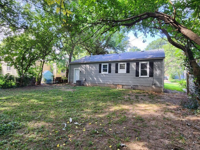 Building Photo - Spacious 3-Bedroom, 2-Bathroom Home AVAILA...