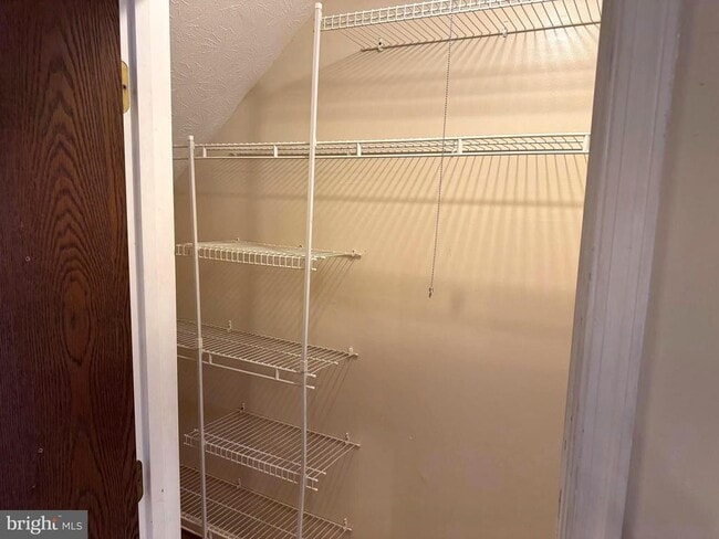 Building Photo - 307 Willowbrook Ct