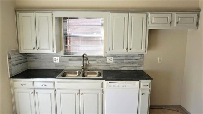 Building Photo - 212 Shadybrook Pl