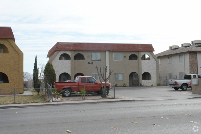 Primary Photo - Sunland Manor