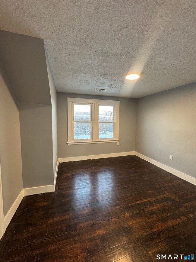 Building Photo - 10 Lester St