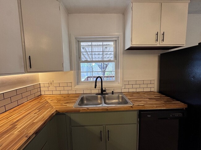 Building Photo - Swannanoa - Rent Includes All Utilities and Internet!