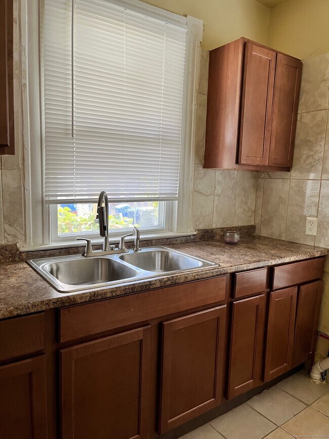 Building Photo - 308 Edgewood St