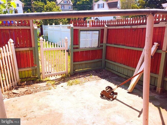 Building Photo - 449 S Mill St