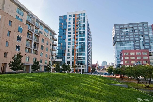 Building Photo - 325 Berry St