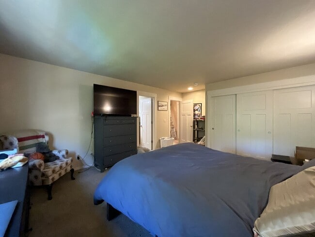 Building Photo - Bright and Modern North Portland Living with Three Bedrooms, Laundry Room & Attached Garage