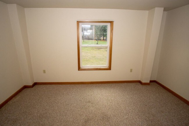 Building Photo - 12 Gas Plant Road Unit 6