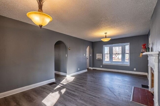 Building Photo - For Rent – 3-Bedroom Home with Basement & ...