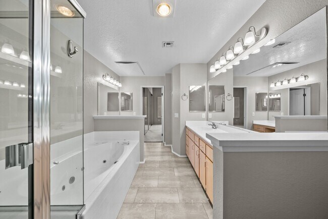 Building Photo - 521 Arbor Dr