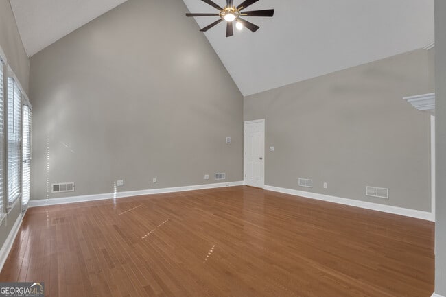 Building Photo - 135 Handshaker Ct