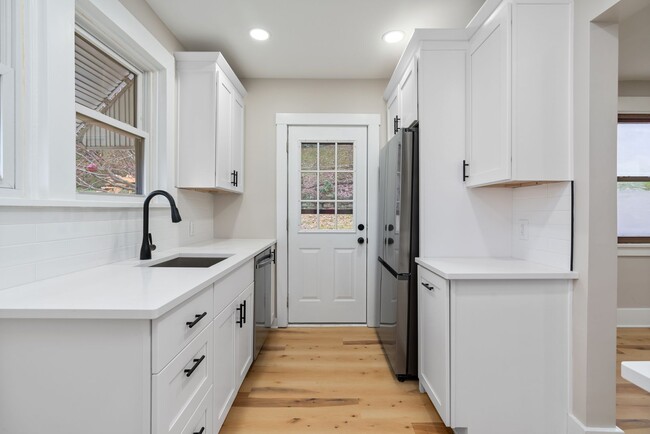 Building Photo - SCORE 50% OFF 1ST MONTH'S RENT IF SIGNED BY FEB 27! Newly Renovated 3 Bedroom home in Bridgeville...