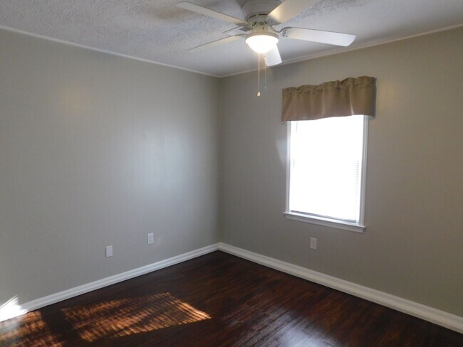 Building Photo - Charming Home in Havelock