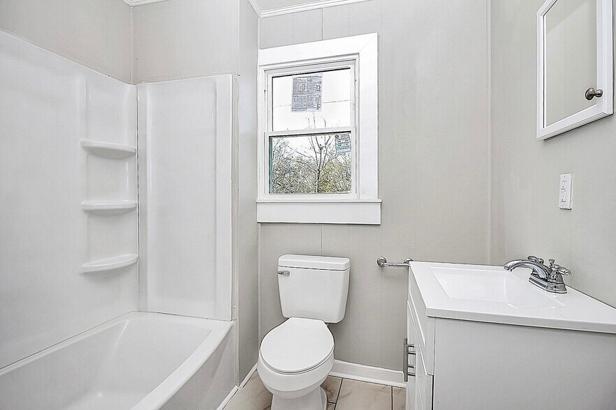 Building Photo - 209 Fairdale St