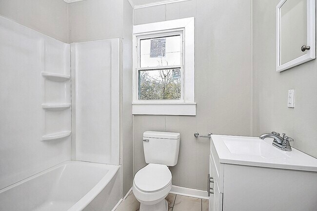 Building Photo - 209 Fairdale St