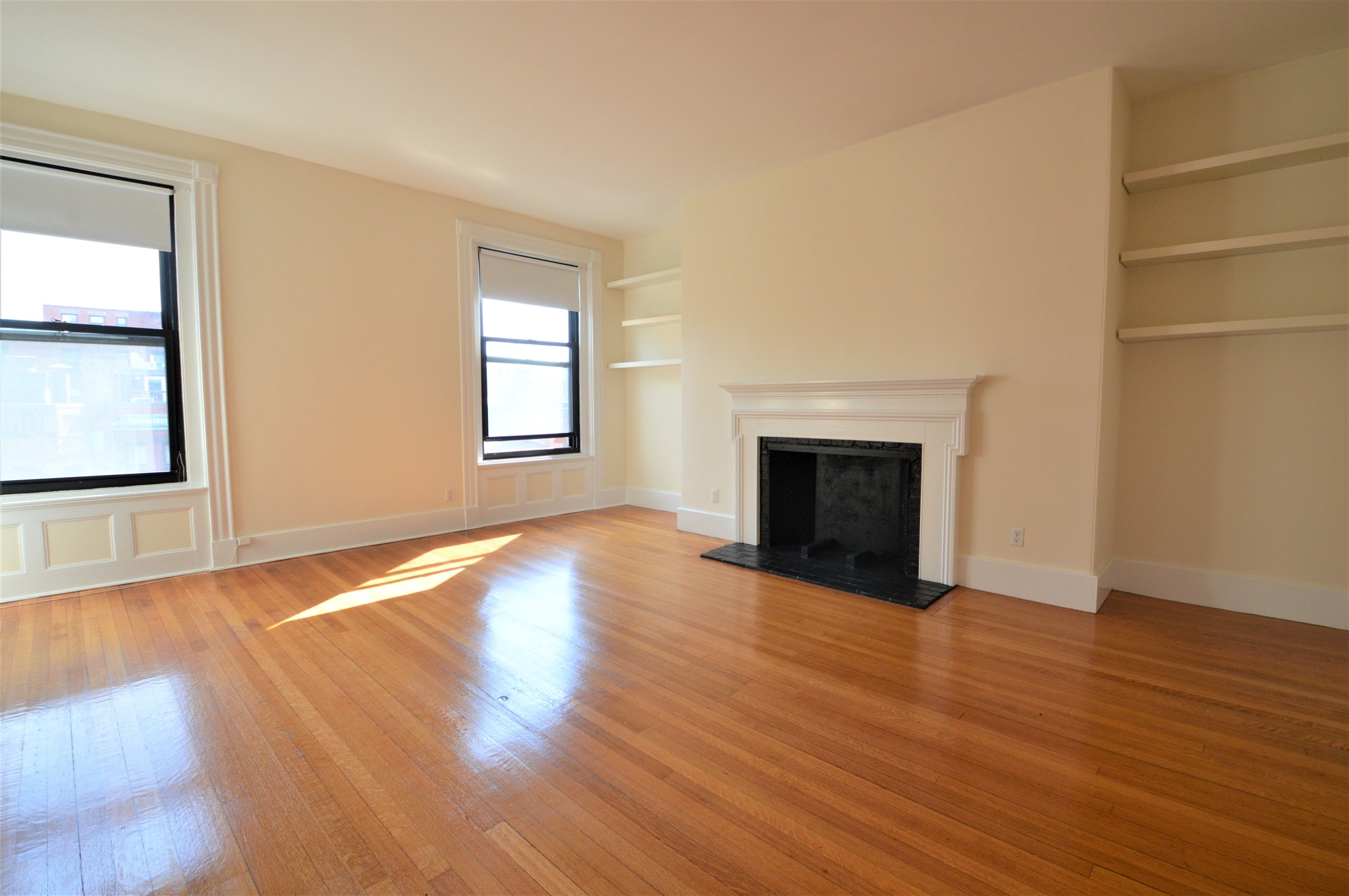 Living room, facing Beacon St - 504 Beacon St