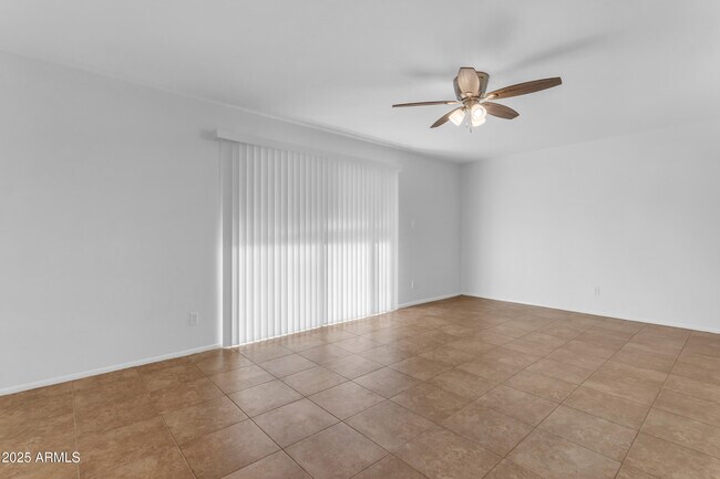 Building Photo - 517 E Hermosa Dr