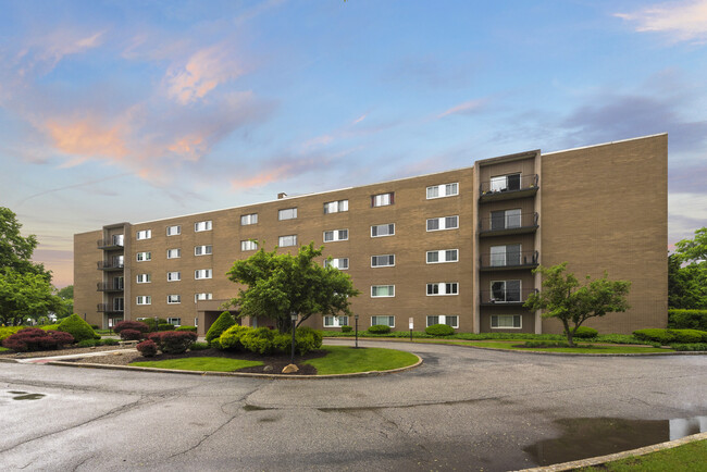 River Hill Condominium Building - 20333 Detroit Rd