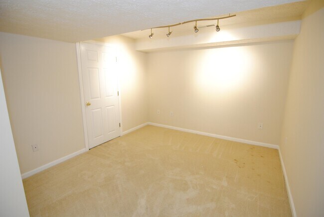 Building Photo - 69 Georgetown Dr