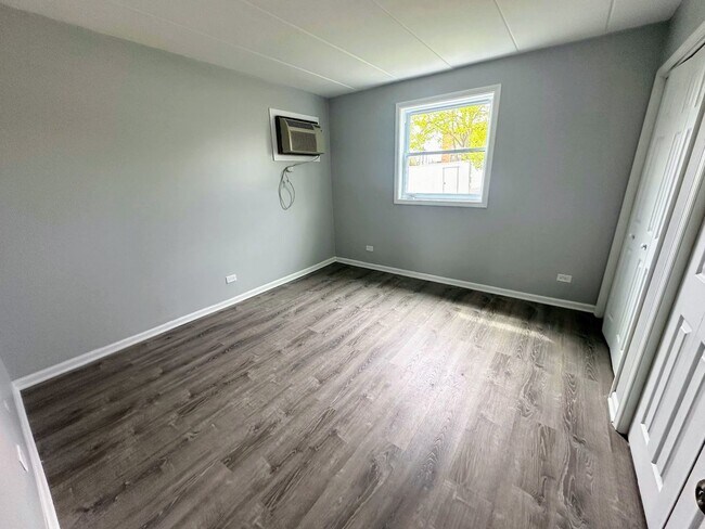 Building Photo - 12 N Craig Pl