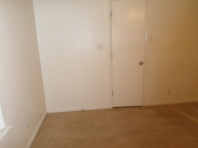 Building Photo - 1310 Chips Dr