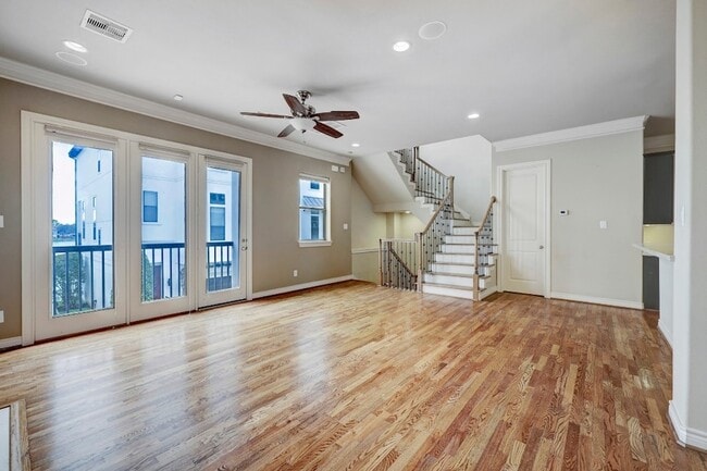 Building Photo - 8906 Lakeshore Bend Dr