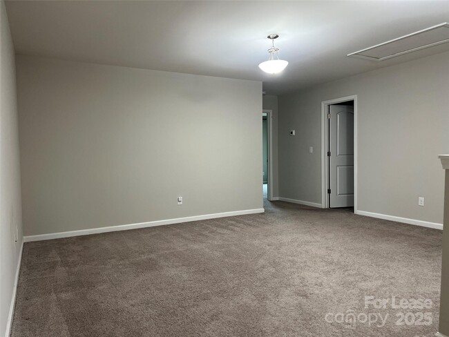 Building Photo - 8637 River Ridge Dr