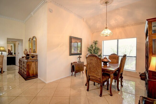 Building Photo - 719 Oak Hollow Dr