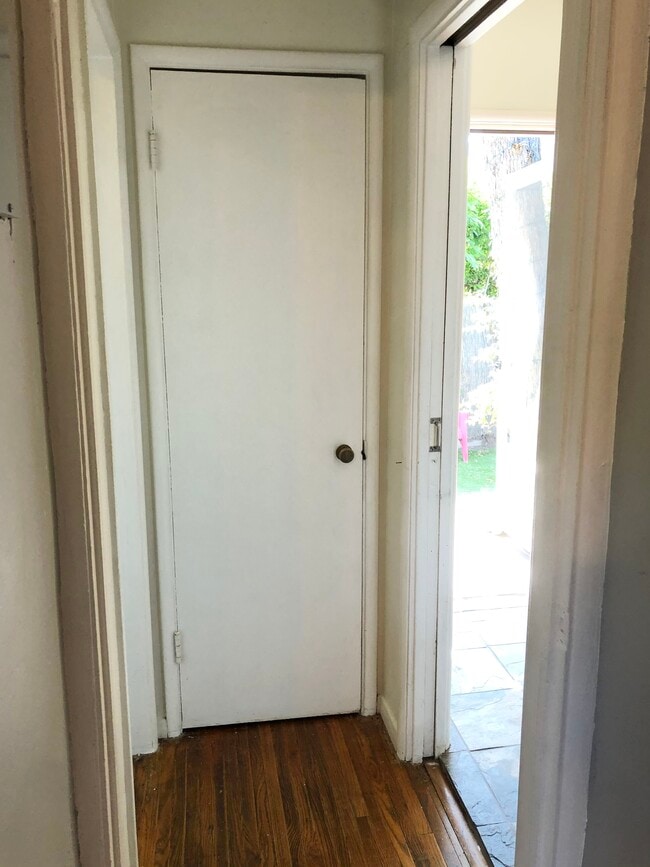 Building Photo - 1240 Tamarind Ave