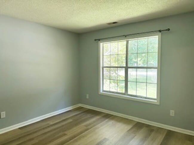 Building Photo - Adorable Duplex