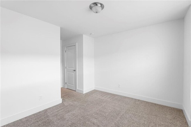 Building Photo - 6256 Hillandale Dr