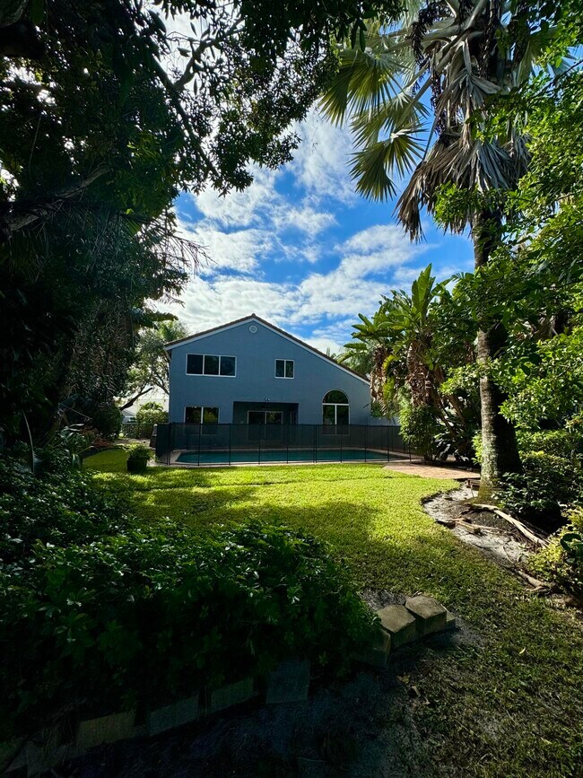 Building Photo - 10366 Buena Ventura Dr