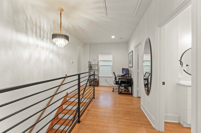 Building Photo - 3634 Dreyfus St
