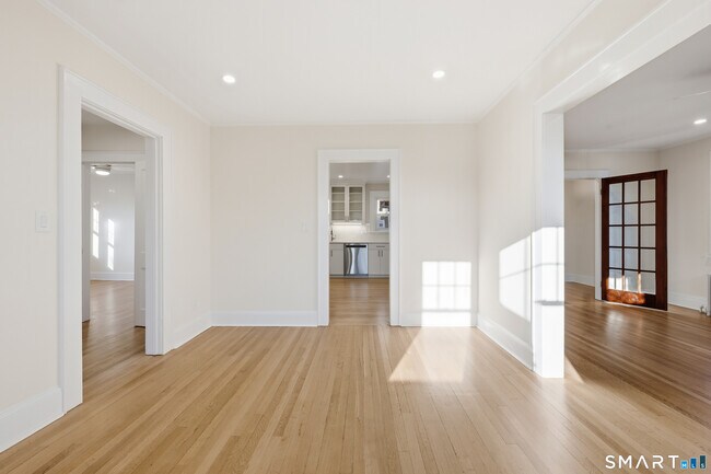 Building Photo - 44 Lorraine Terrace