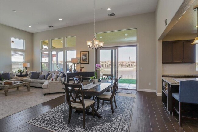 Building Photo - 3 bedroom home plus private one bedroom Ca...