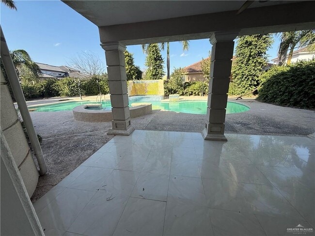 Building Photo - 16 El Jardin St