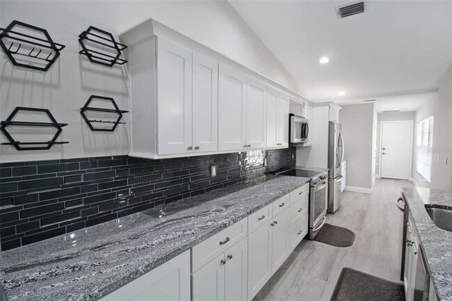 Building Photo - 6019 Courtside Dr