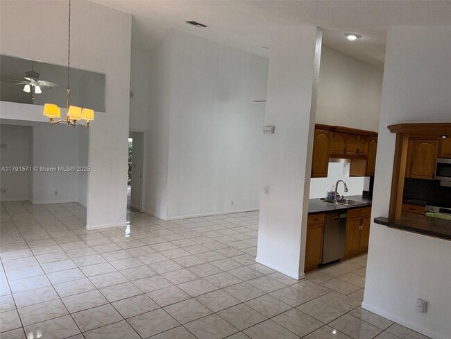 Building Photo - 5201 SW 31st Ave